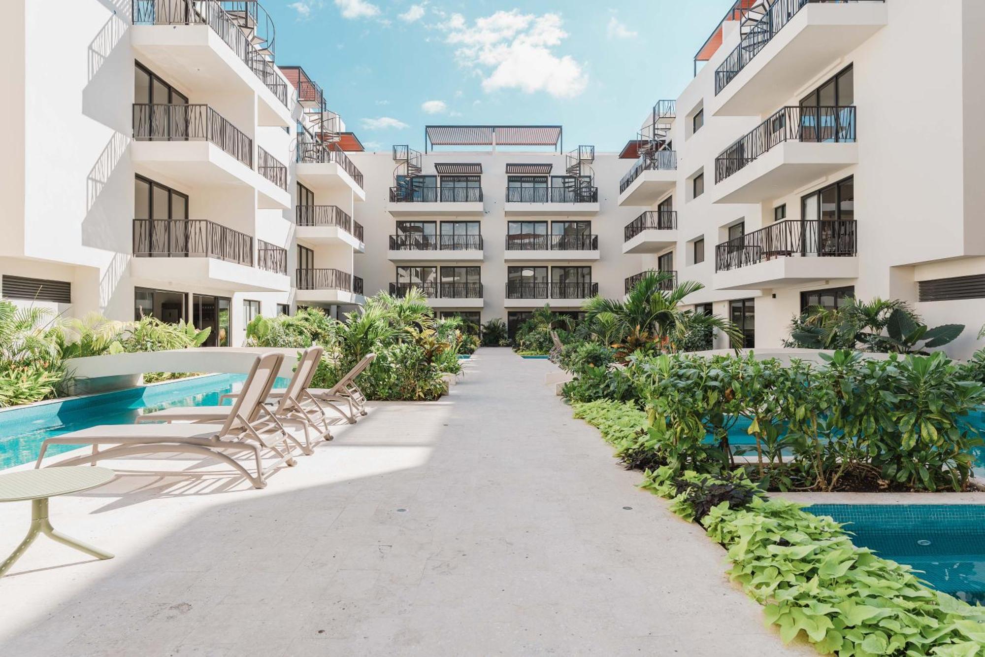 70's Experience In With Pool View Apartment *